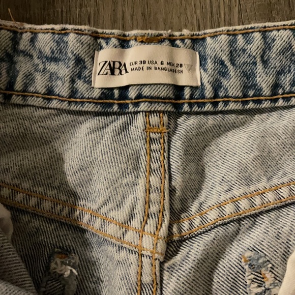 ZARA HIGH RISE ACID WASH “MOM JEANS” - Picture 3 of 3